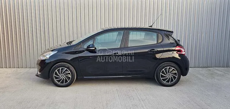 Peugeot 208 2012 photo 4