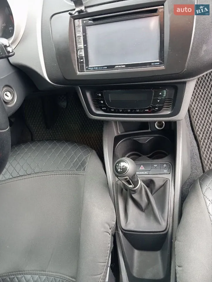 Seat Ibiza 2010 photo 3