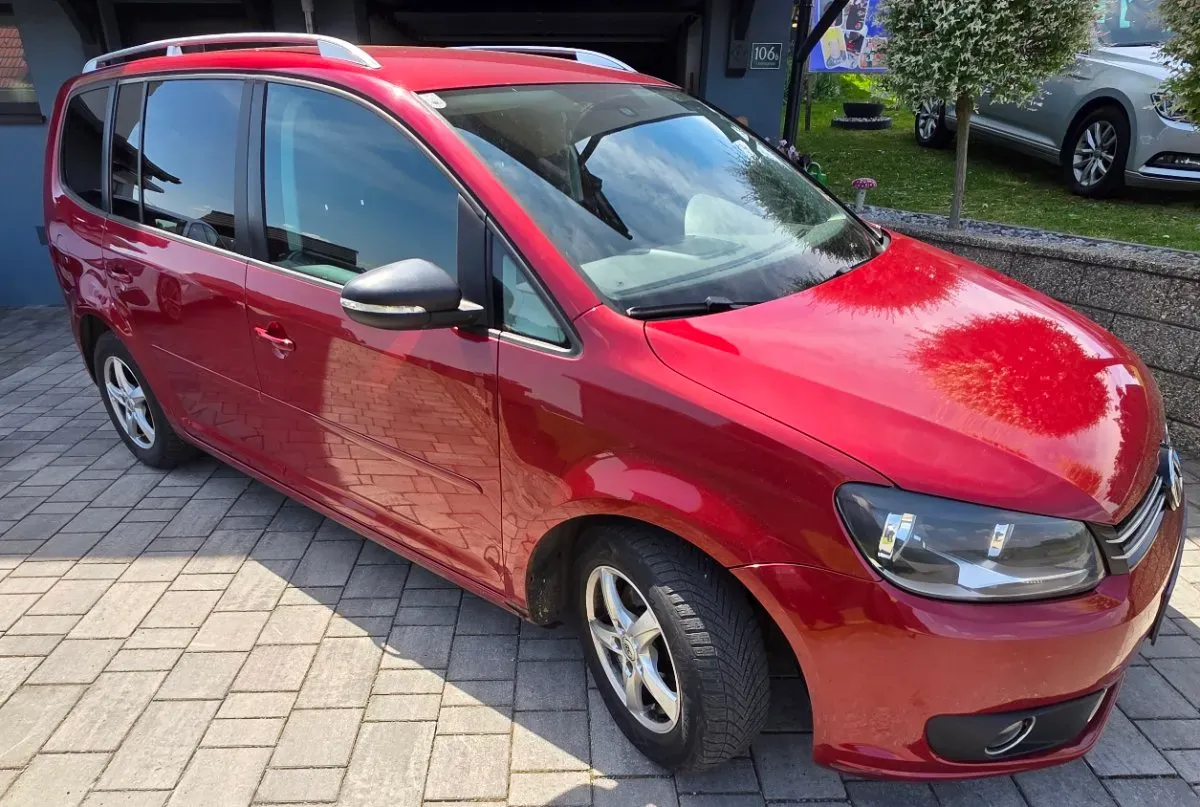 Volkswagen Touran 2012 photo 2