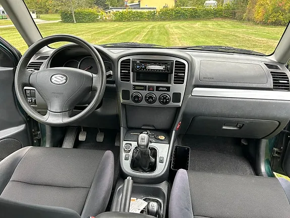 Suzuki Grand Vitara 2004 photo 2