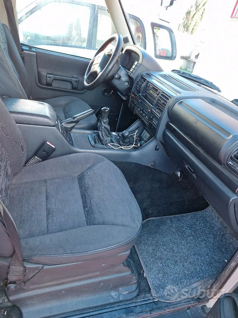 Land Rover Discovery 2003 photo 4