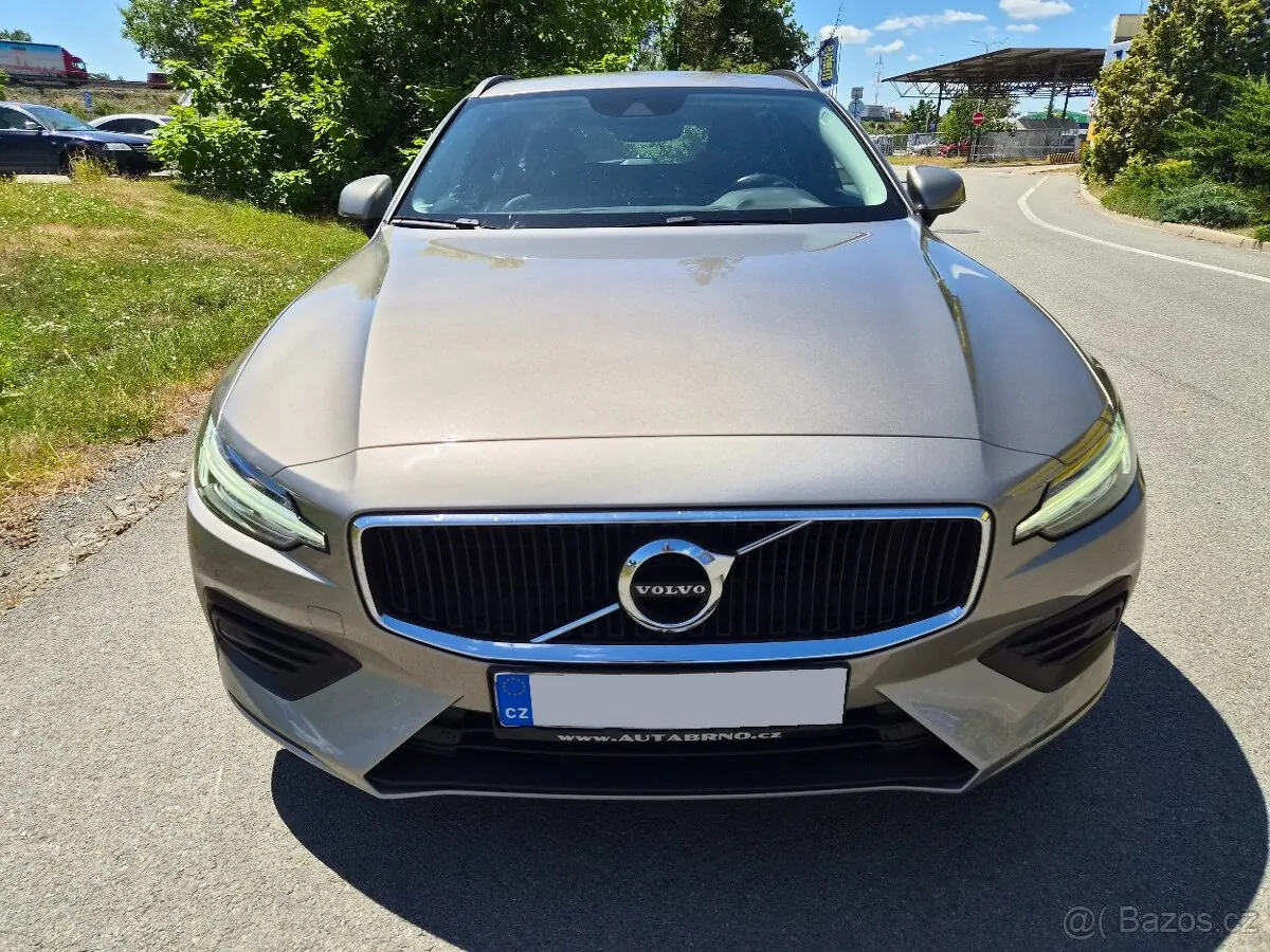 Volvo V60 2022 photo 2