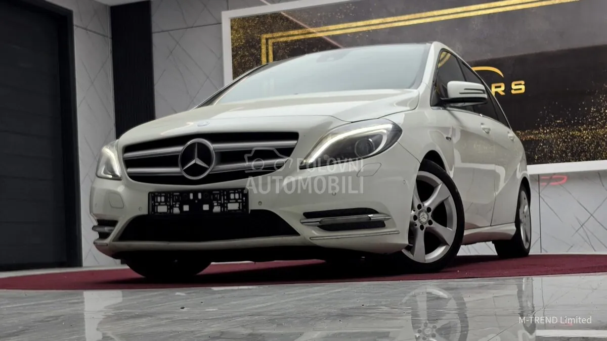 Mercedes-Benz B 200 2012 photo 2