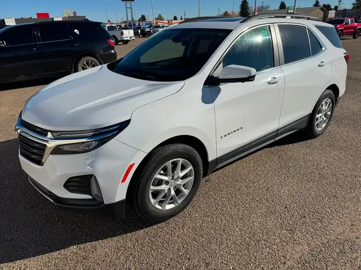Chevrolet Equinox 2023 photo 2