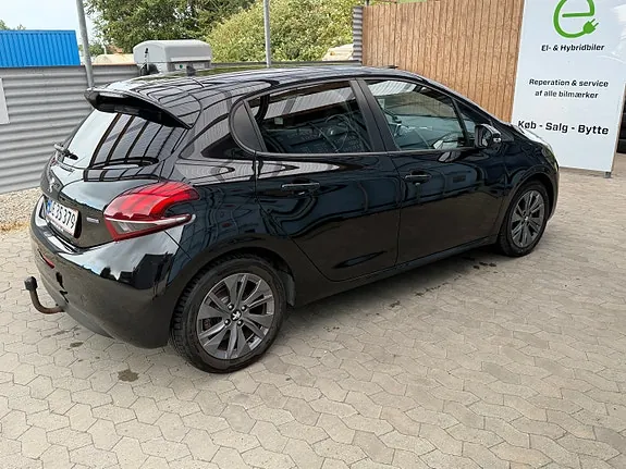 Peugeot 208 2016 photo 3