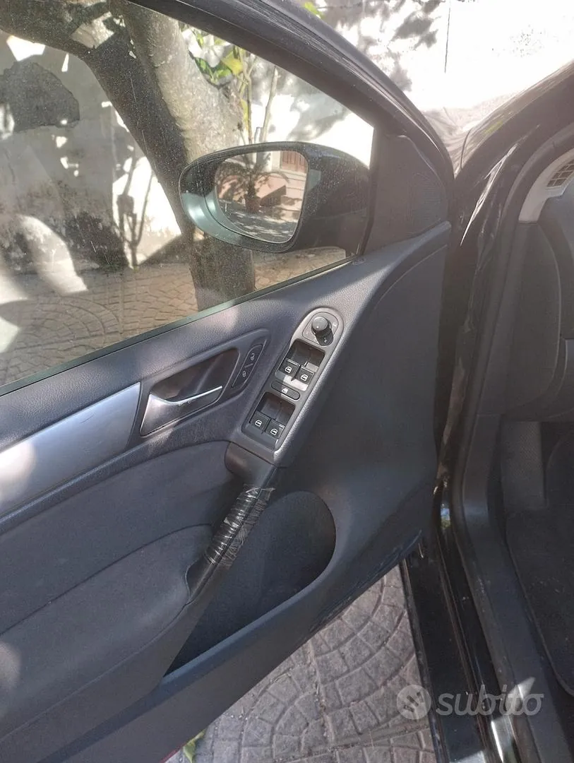 Volkswagen Golf 2010 photo 2