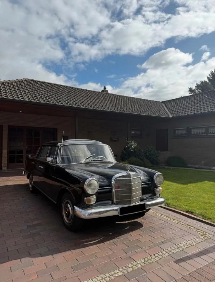 Mercedes-Benz 200D