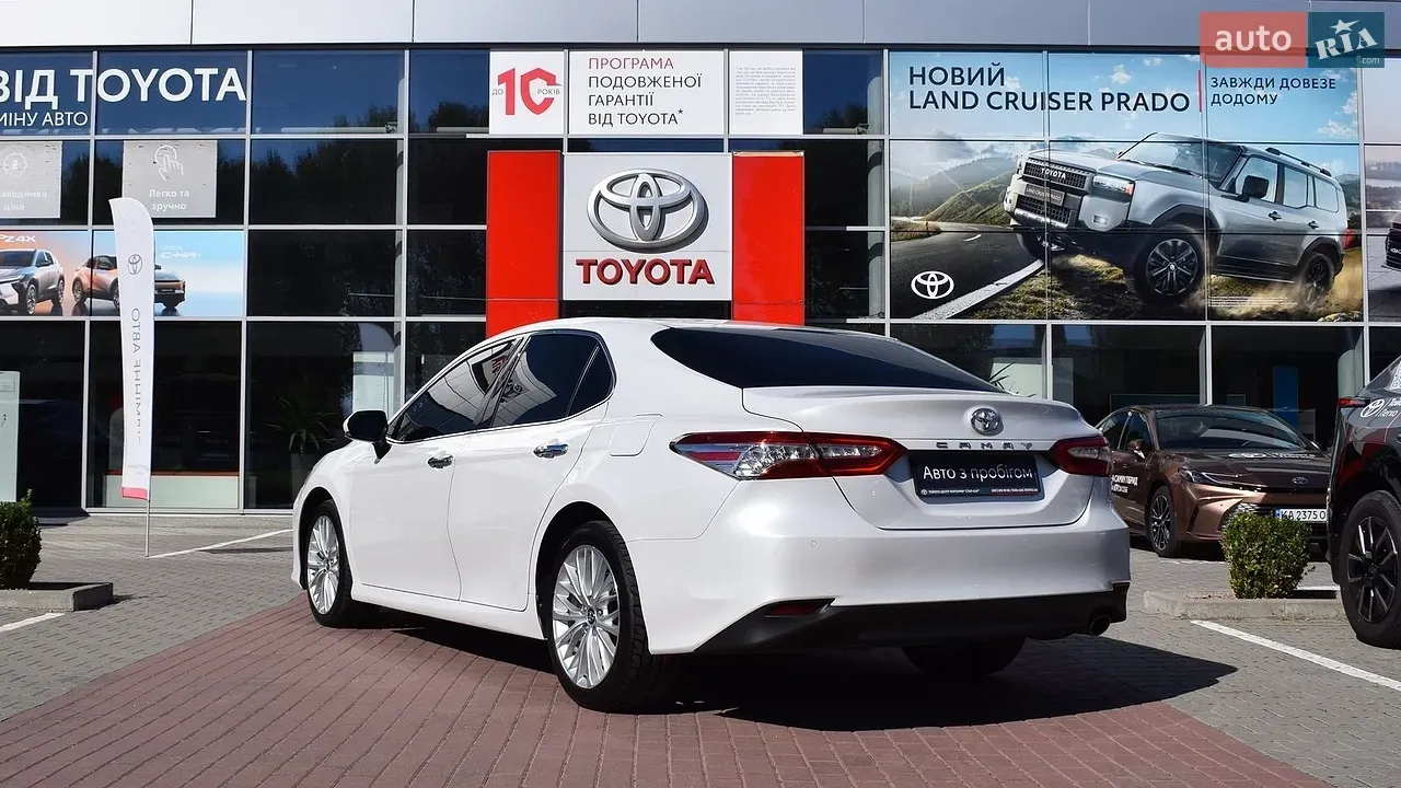 Toyota Camry 2019 photo 2