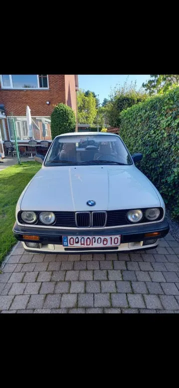 BMW E30