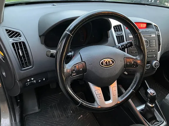 Kia Ceed 2010 photo 3