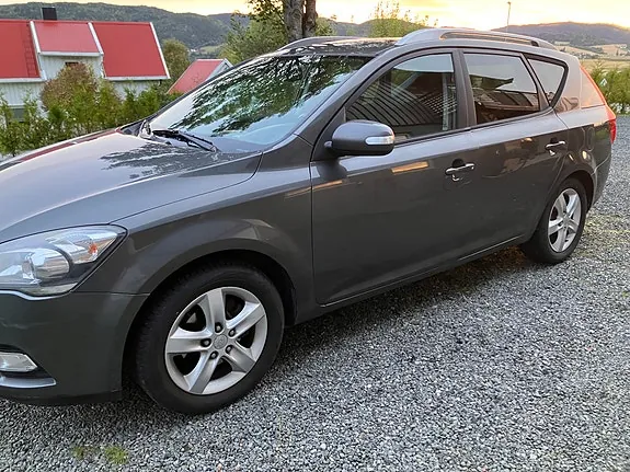 Kia Ceed 2010 photo 2