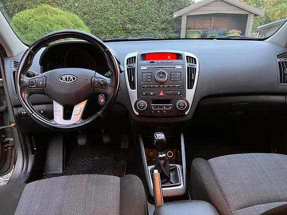 Kia Ceed 2010 photo 4