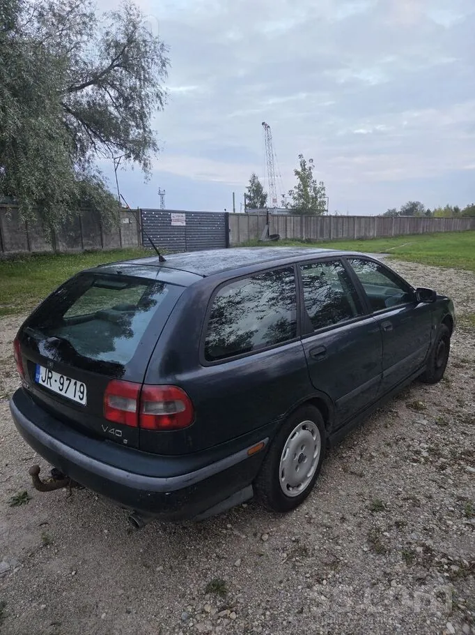 Volvo V40 1999 photo 3