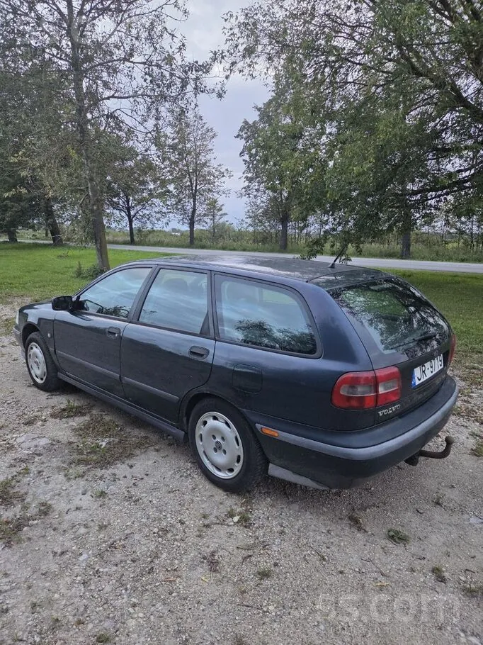 Volvo V40 1999 photo 4