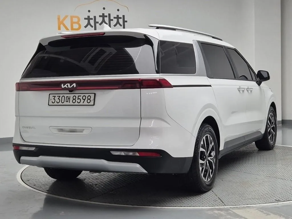 Kia Carnival 2023 photo 3