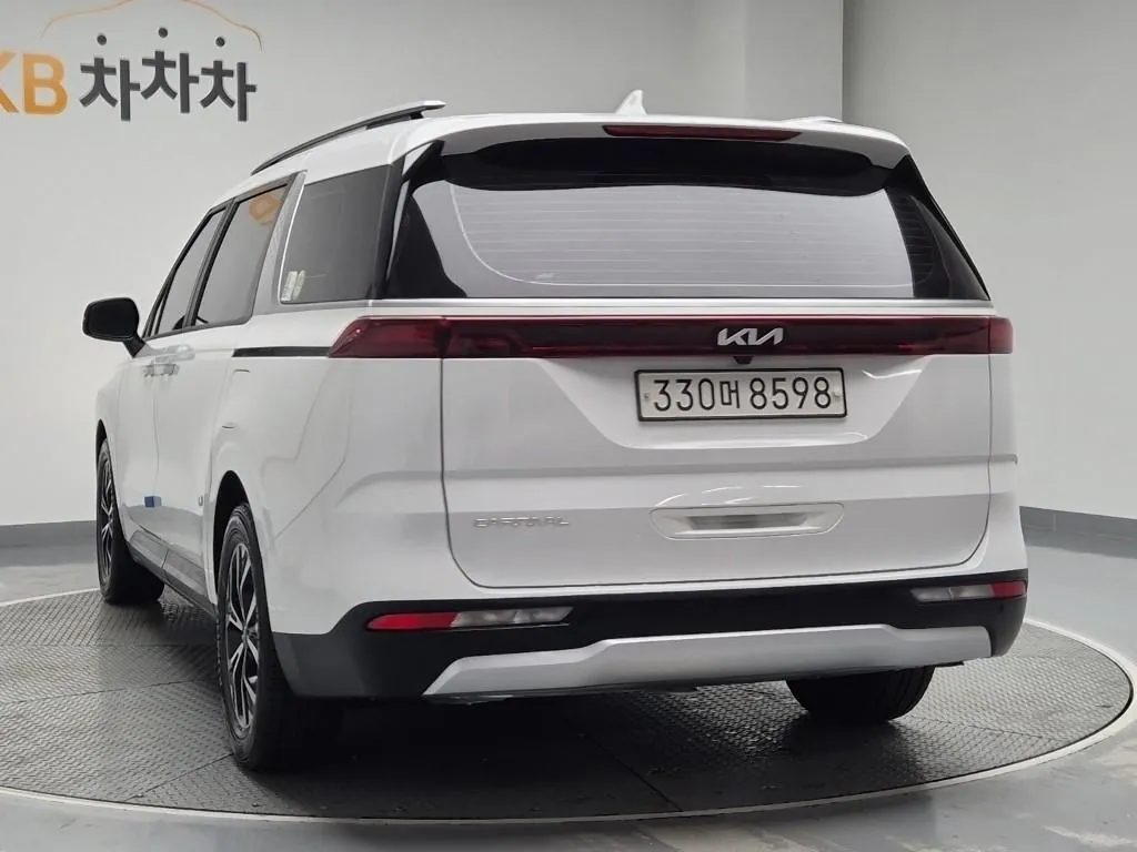 Kia Carnival 2023 photo 2