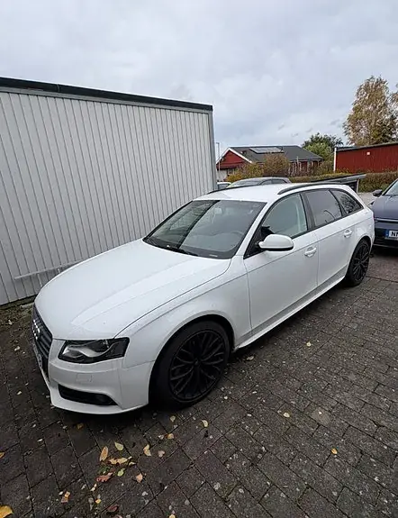 Audi A4 2012 photo 2