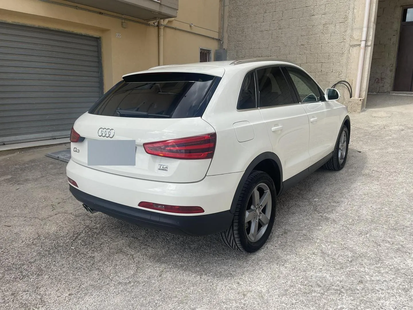 Audi Q3 2012 photo 2