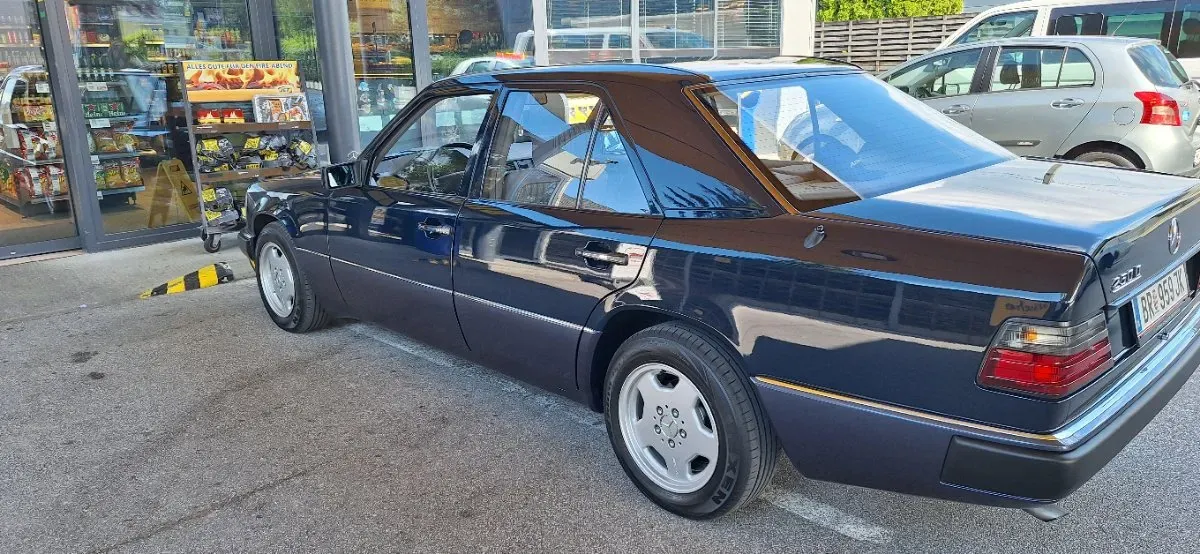 Mercedes-Benz E-Class 1991 photo 2