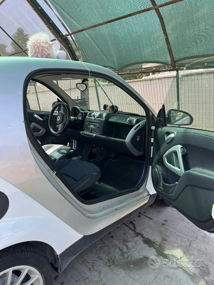 Smart Fortwo 2011 photo 4