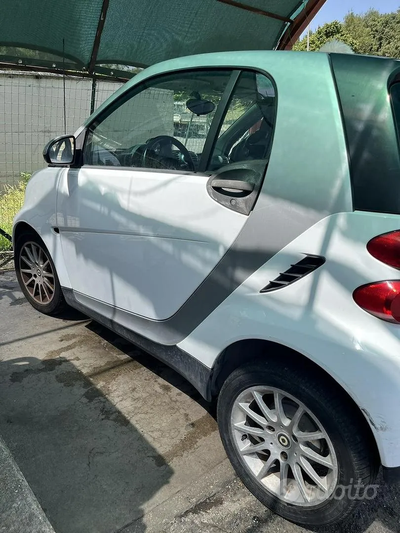 Smart Fortwo 2011 photo 2