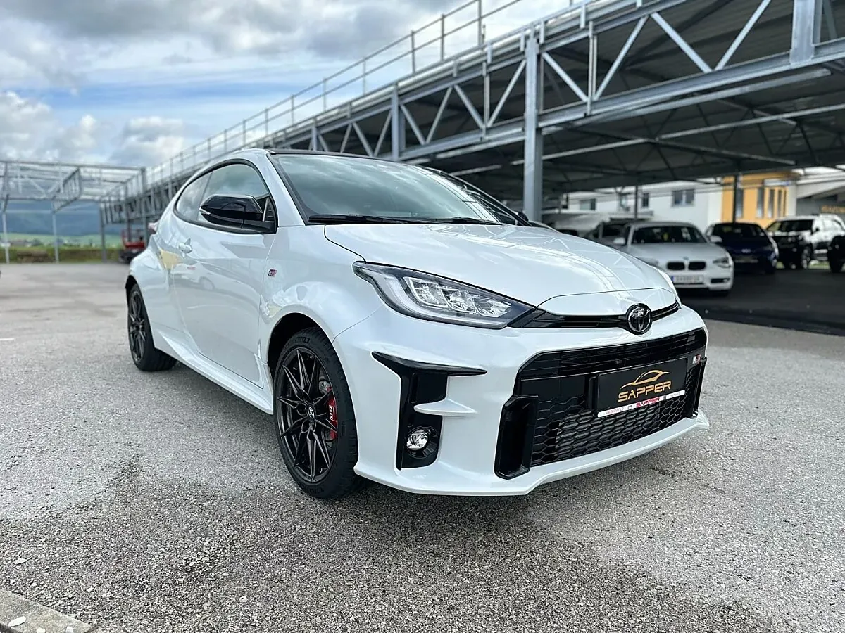 Toyota Yaris 2024 photo 3