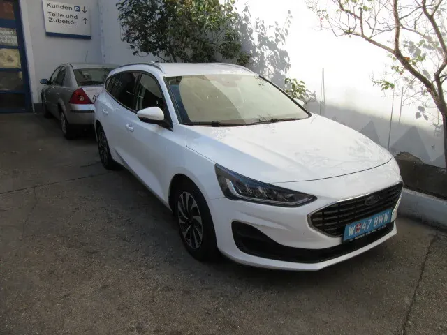 Ford Focus 2023 photo 2