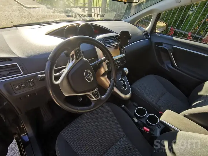 Toyota Verso 2013 photo 5