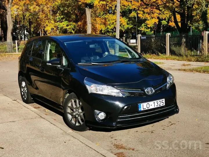 Toyota Verso 2013 photo 2