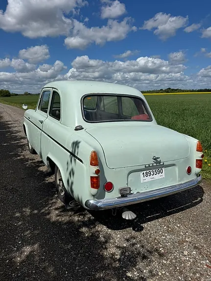 Ford Anglia 1956 photo 4