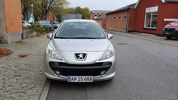 Peugeot 207 2008 photo 2