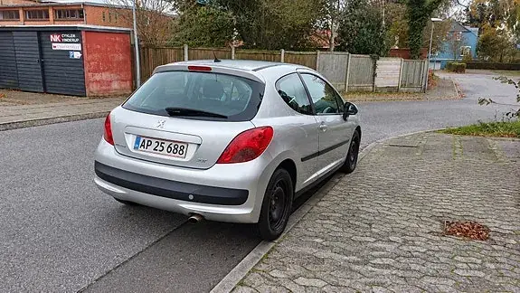 Peugeot 207 2008 photo 4