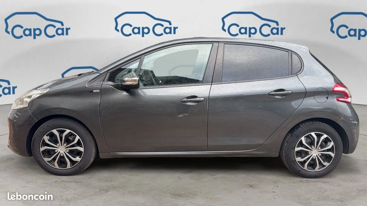 Peugeot 208 2015 photo 2