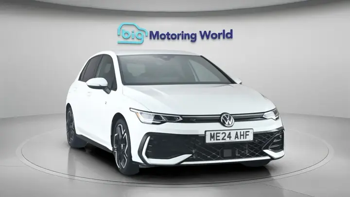 Volkswagen Golf 2024 photo 2