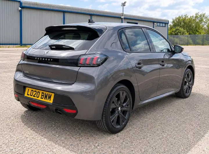 Peugeot 208 2020 photo 2
