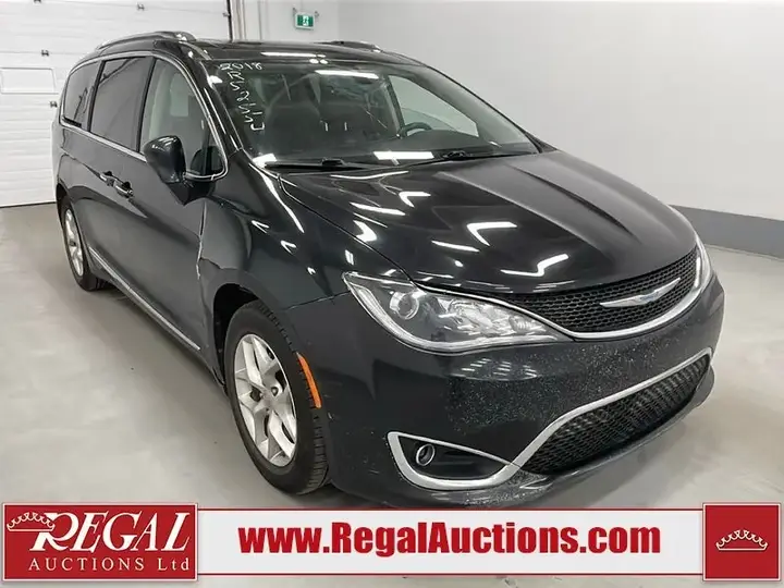 Chrysler Pacifica 2018 photo 2