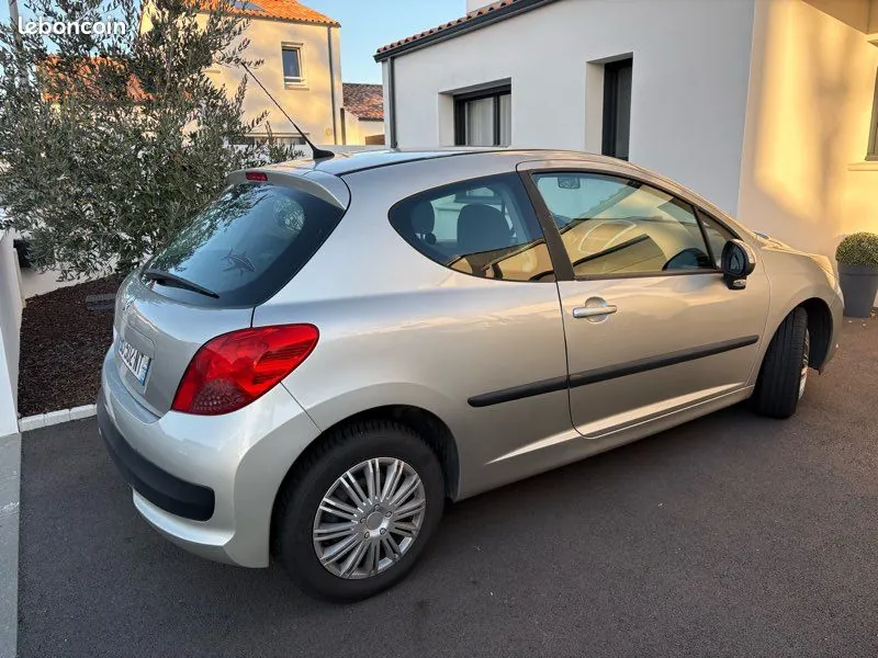 Peugeot 207 2007 photo 2
