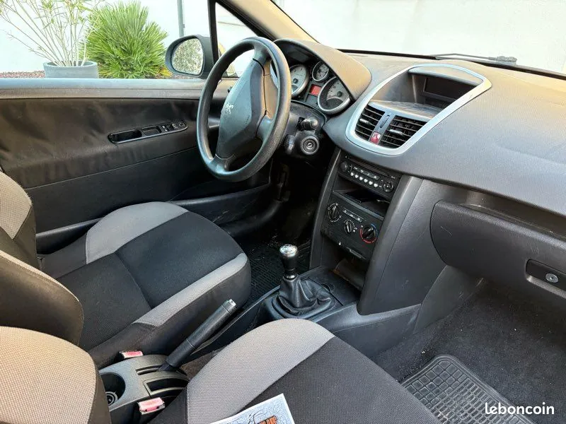 Peugeot 207 2007 photo 3