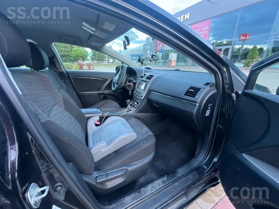 Toyota Avensis 2010 photo 4
