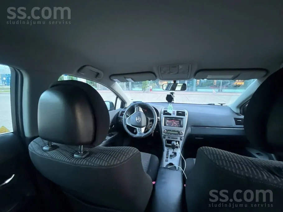 Toyota Avensis 2010 photo 3