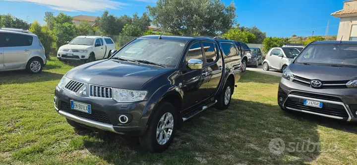 Mitsubishi L200 2011 photo 2