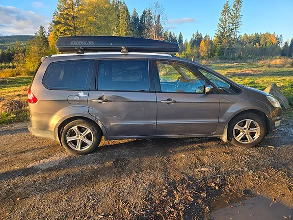 Ford Galaxy 2011 photo 3
