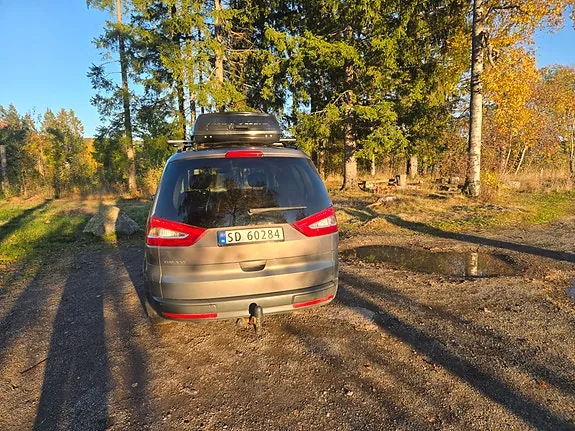 Ford Galaxy 2011 photo 4
