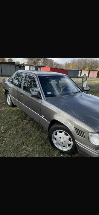 Mercedes-Benz W124