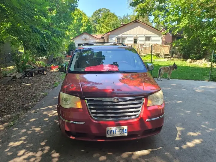 Chrysler Town & Country 2009 photo 3