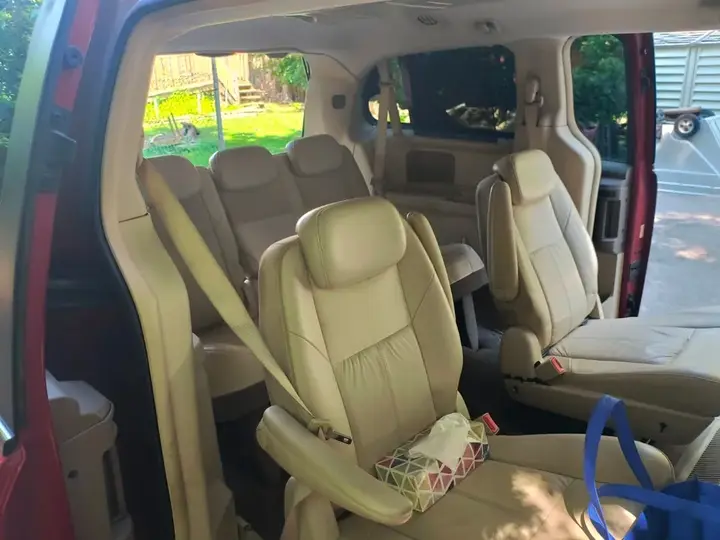 Chrysler Town & Country 2009 photo 5