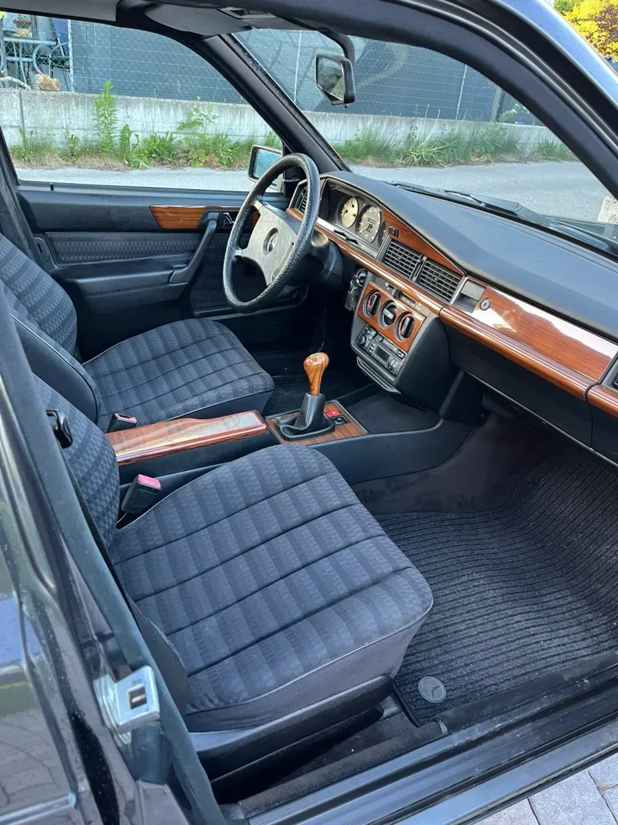 Mercedes-Benz 190 1989 photo 2