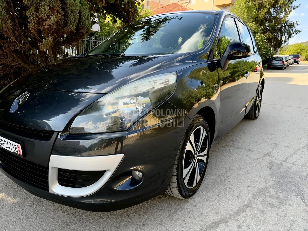 Renault Scenic 2011 photo 2