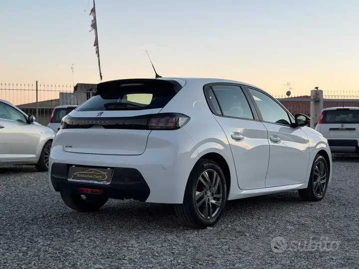 Peugeot 208 2022 photo 5