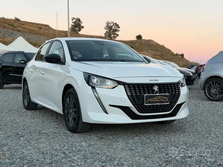 Peugeot 208 2022 photo 2